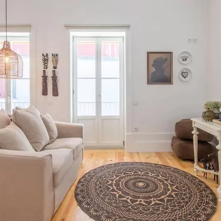 157 Flores Apartment